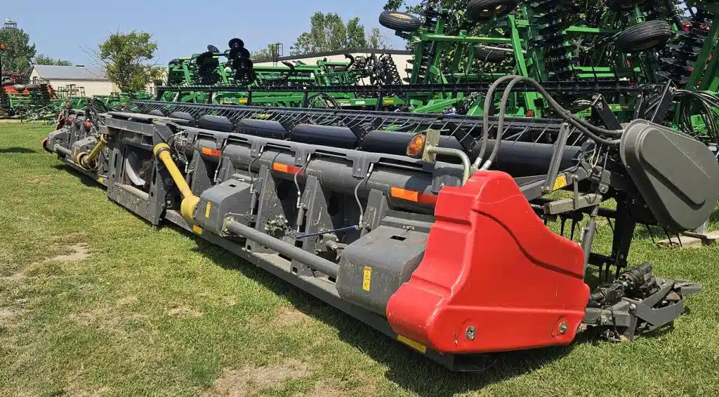 Gallery image 1 for Used Massey Ferguson 9250 Header - Draper