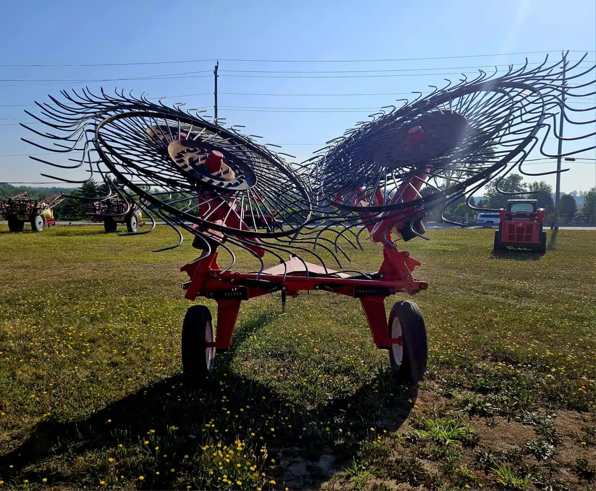 Gallery image 2 for Used Kuhn SR110 Rake