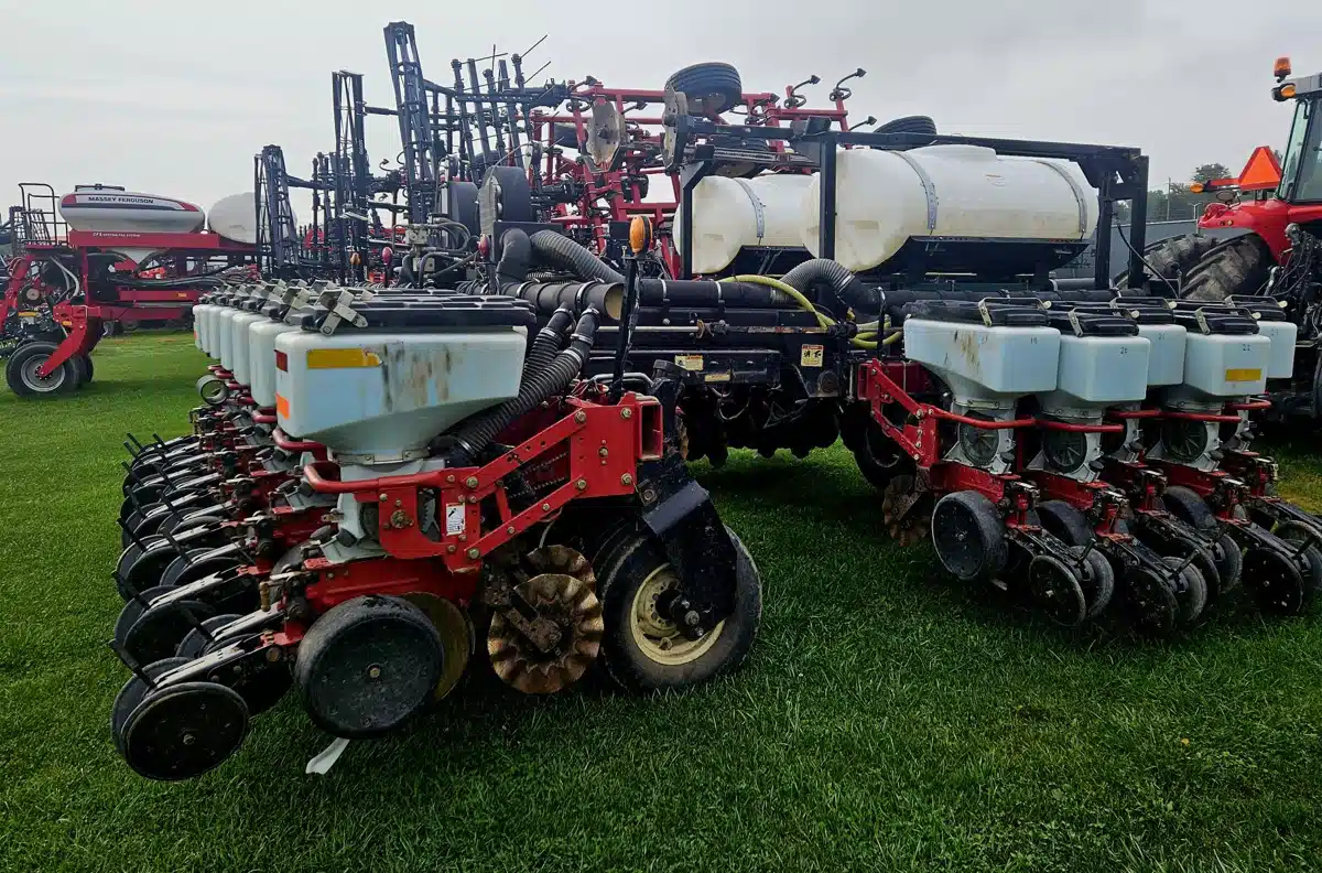 Gallery image 2 for Used White 8523 Planter