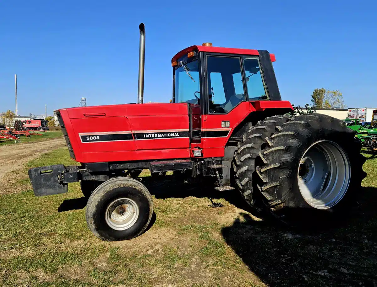 Gallery image 2 for Used 1983 International Harvester 5088 Tractor