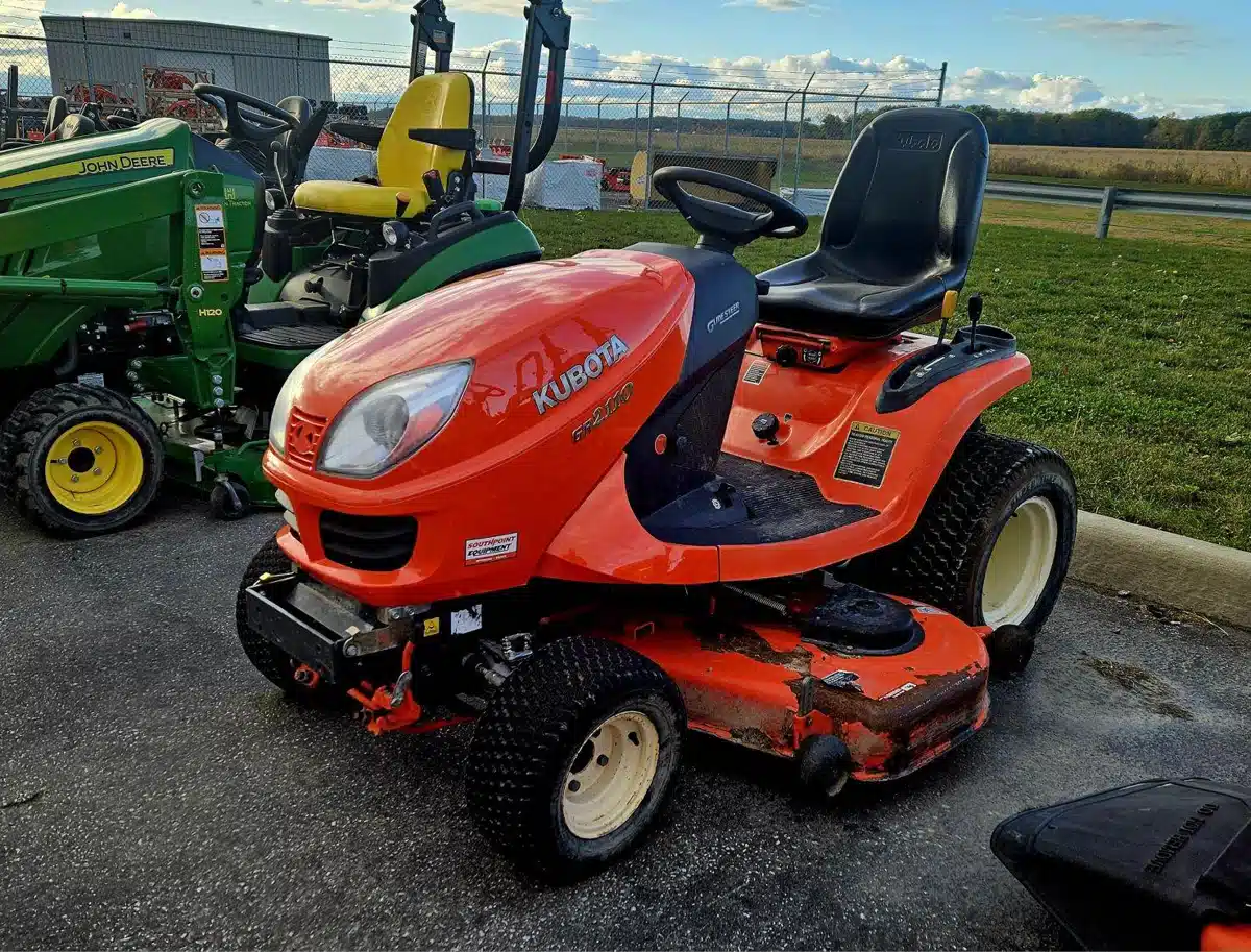 Gallery image 1 for Used 2010 Kubota GR2110 Lawn Tractor