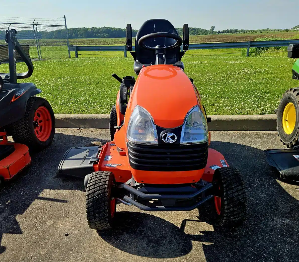Gallery image 2 for Used 2019 Kubota T2290 Lawn Tractor