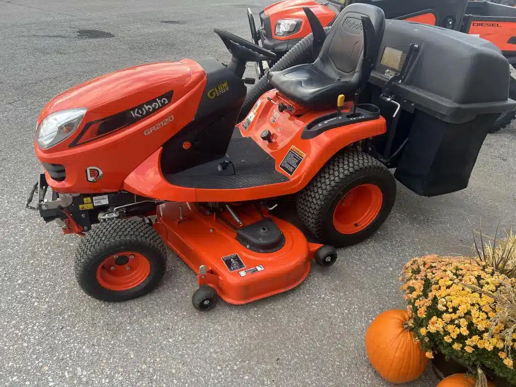 Gallery image 2 for Used 2023 Kubota GR2120-2-54 Lawn Tractor