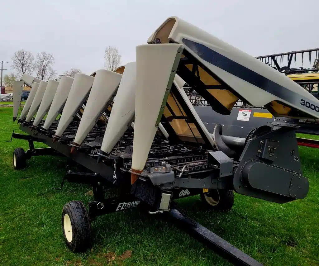 Gallery image 1 for 2010 Gleaner 3000 Header - Row Crop