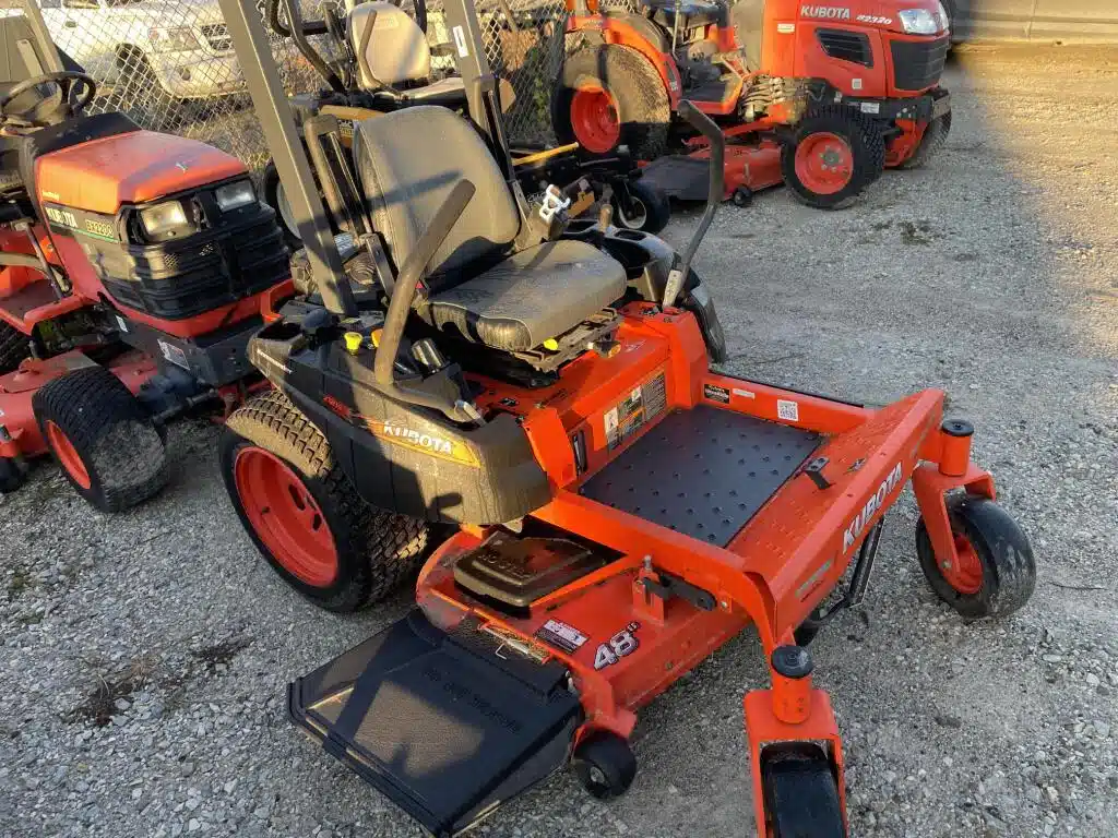 Gallery image 2 for Used 2017 Kubota Z121SKH-48 Mower - Zero Turn