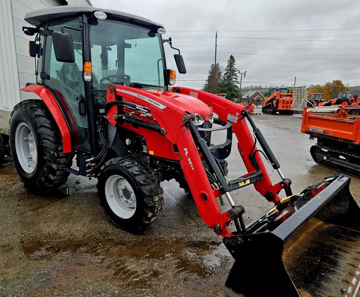 Gallery image 2 for Used 2021 Massey Ferguson 1840 M Tractor