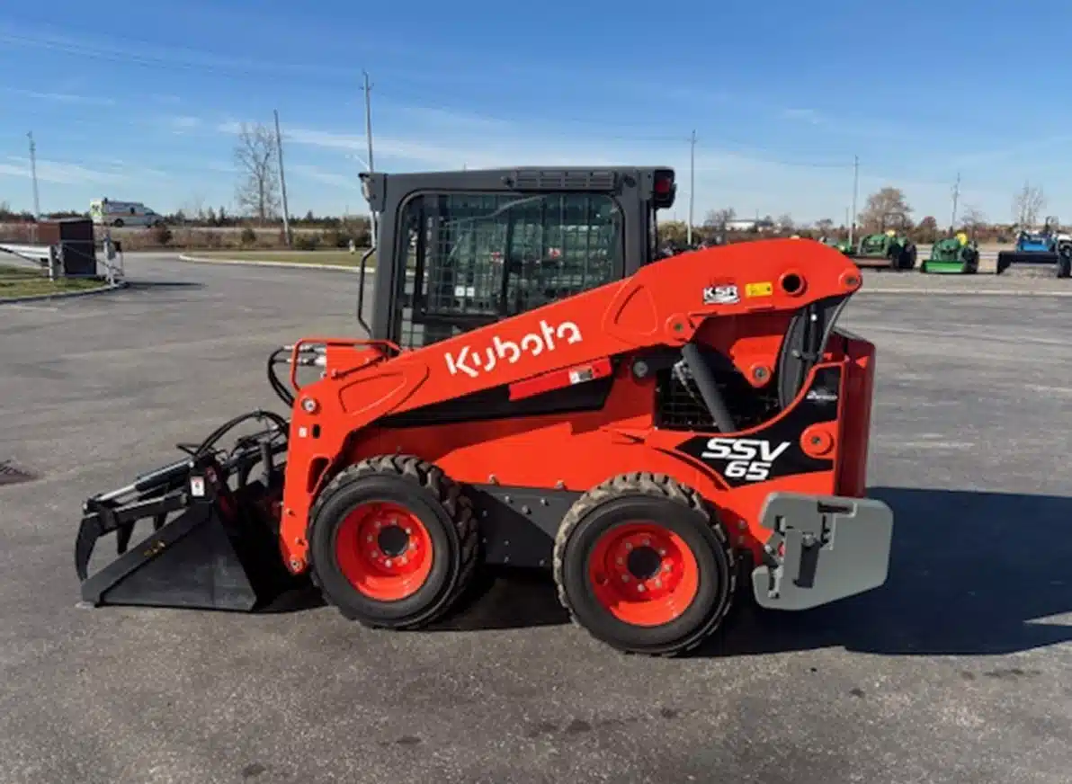Gallery image 2 for Used 2023 Kubota SSV65 Skid Steer