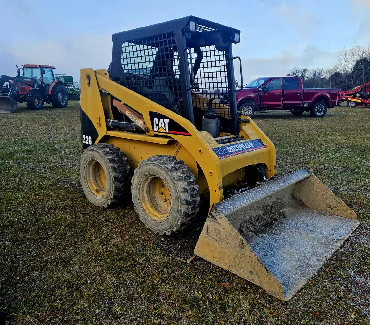 Used 2001 Caterpillar 226 Skid Steer