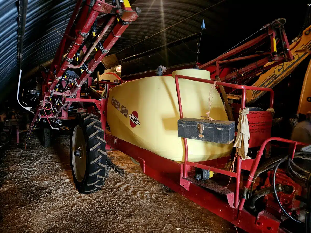 Used 2003 Hardi RANGER 2000 Sprayer - Pull Type