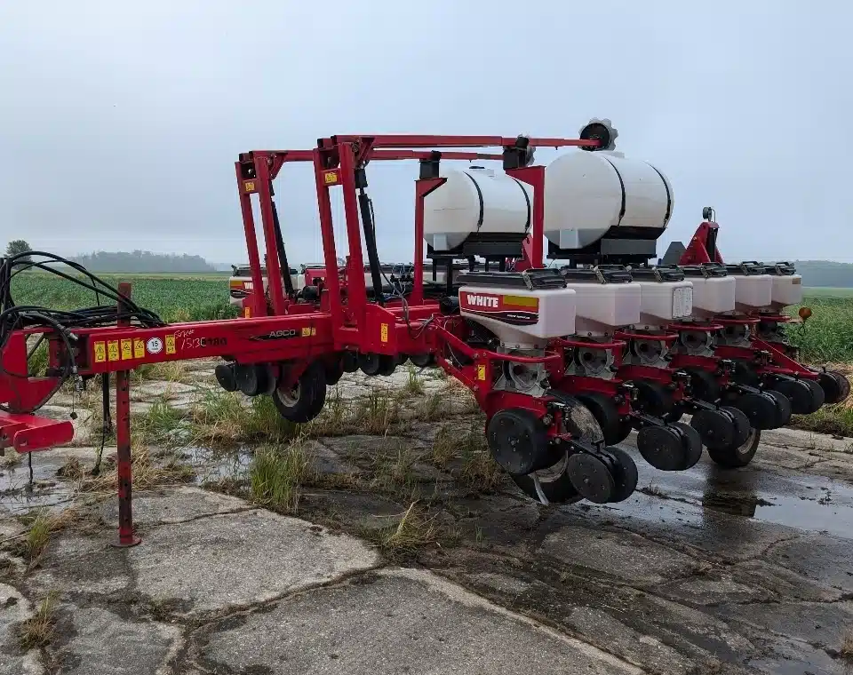 Used 2009 White 8182 Planter