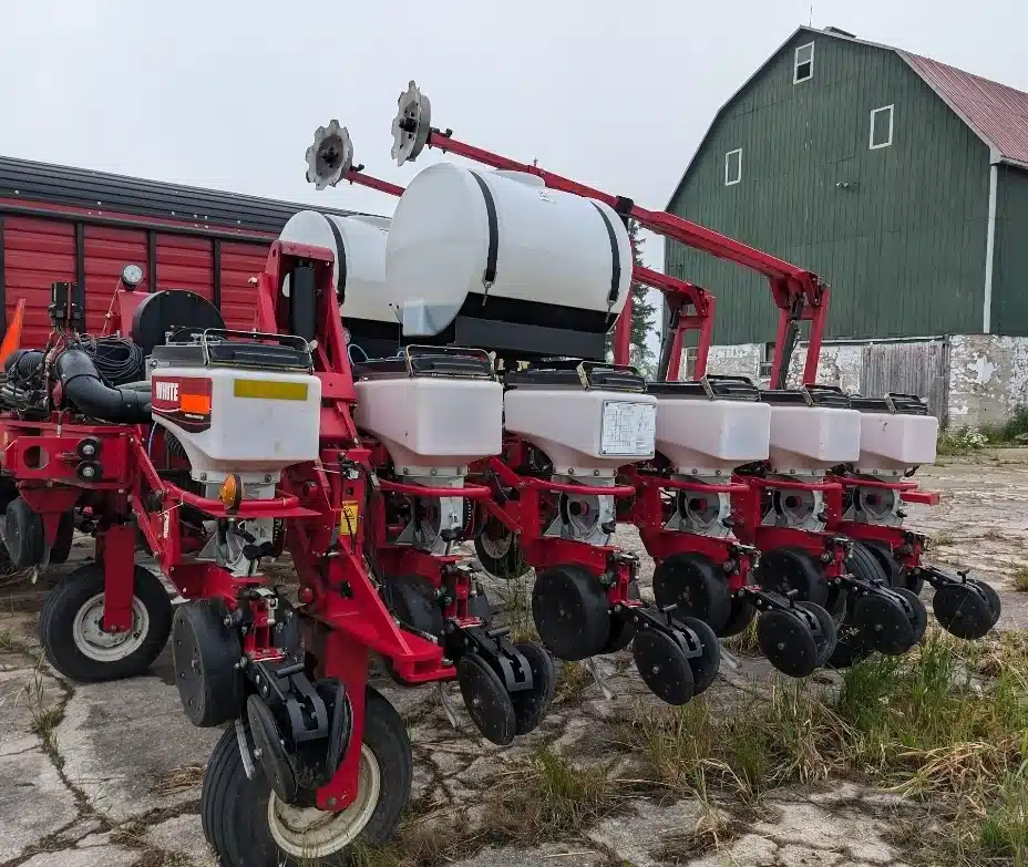 Gallery image 2 for Used 2009 White 8182 Planter