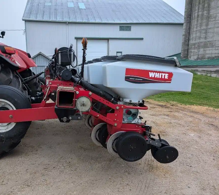 Used 2005 White 8702 Planter