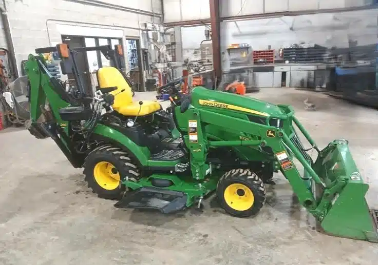Gallery image 2 for 2013 John Deere 1025R Tractor