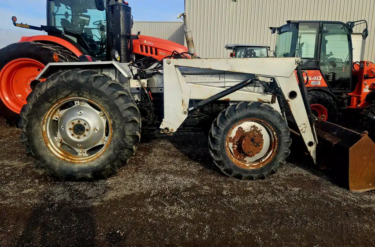 1977 White 2-60 Tractor
