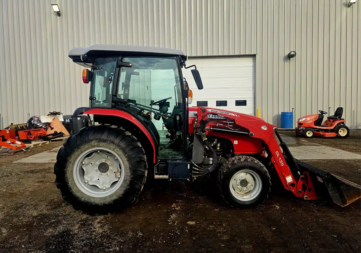 Gallery image 2 for 2015 Massey Ferguson 1754 Tractor