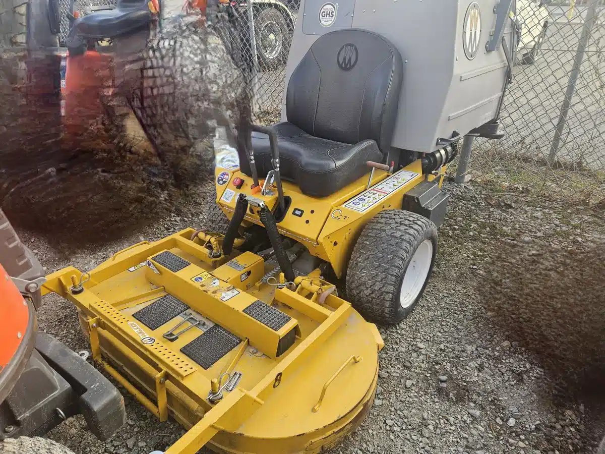 2024 Walker MC23i EFI Lawn Tractor