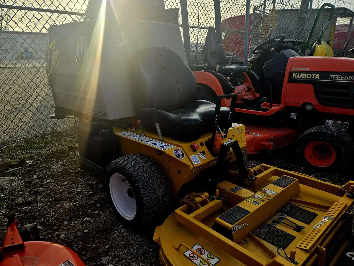 Gallery image 2 for 2024 Walker MC23i EFI Lawn Tractor