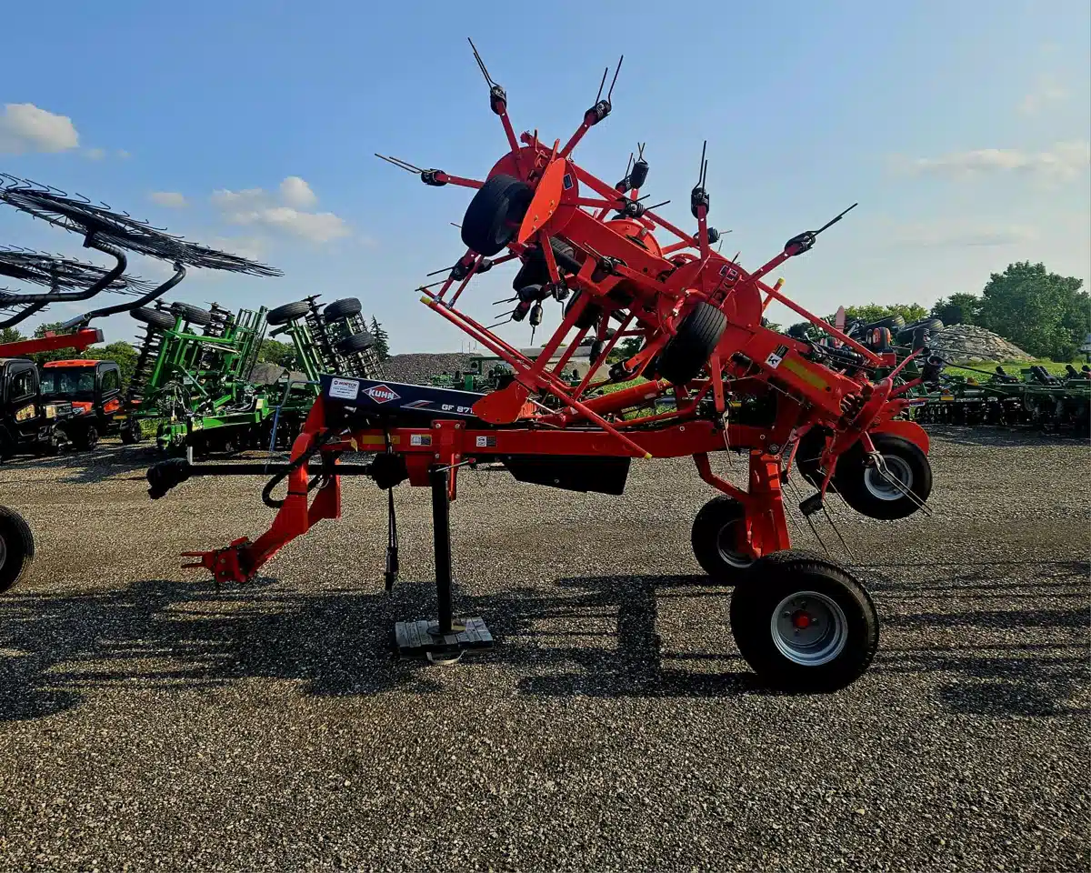 Gallery image 1 for 2023 Kuhn GF8712T Rake