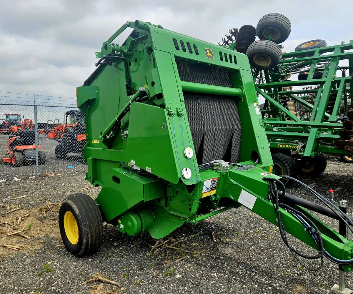 Gallery image 2 for 2022 John Deere 450E Round Baler