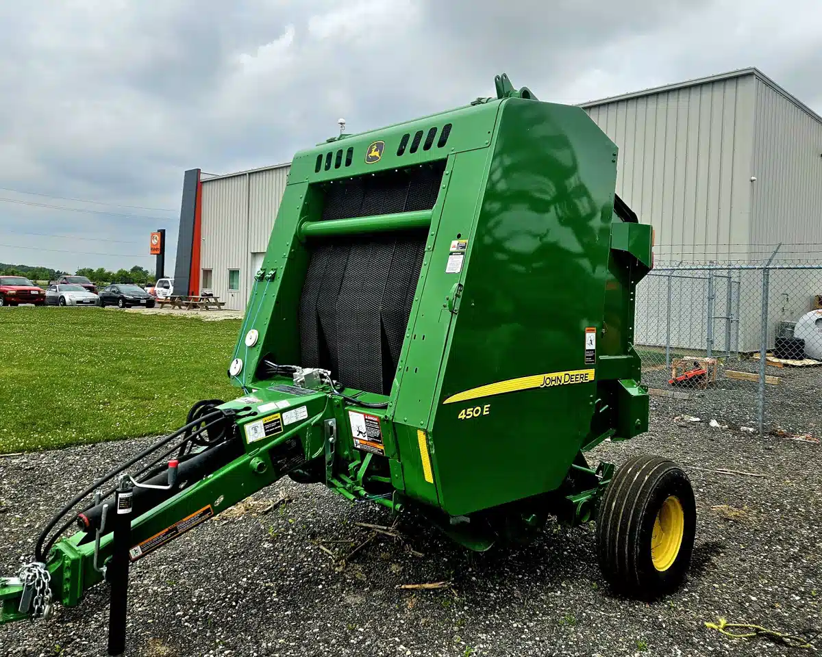 Gallery image 1 for 2022 John Deere 450E Round Baler
