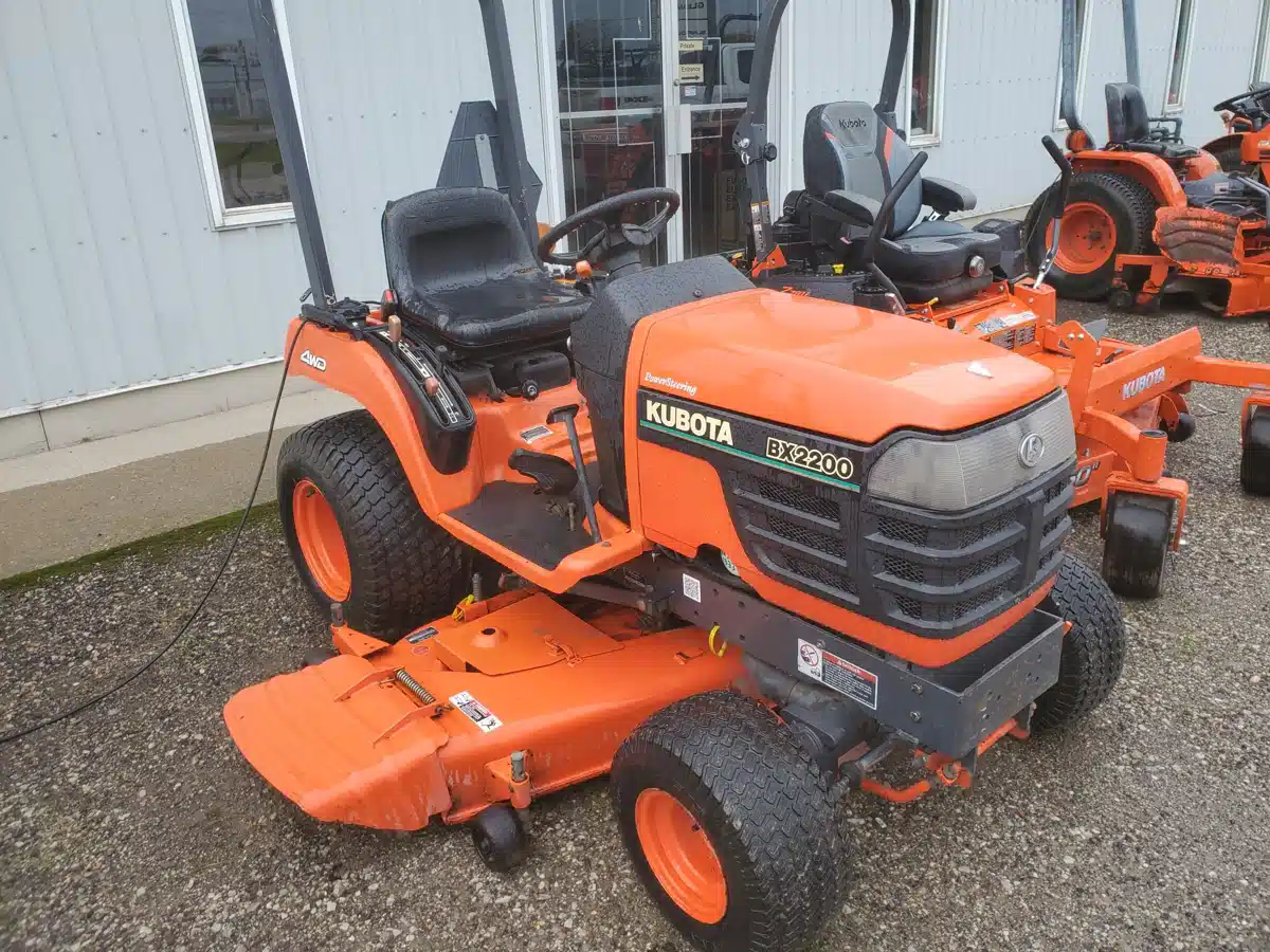 Photo de la Galerie 2 pour 2002 Kubota BX2200 Tracteur