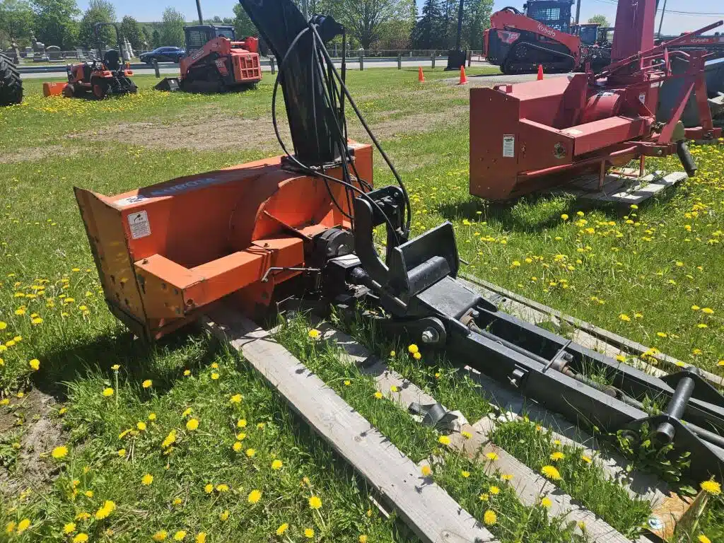Gallery image 2 for 2007 Kubota L2174A Snow Blower