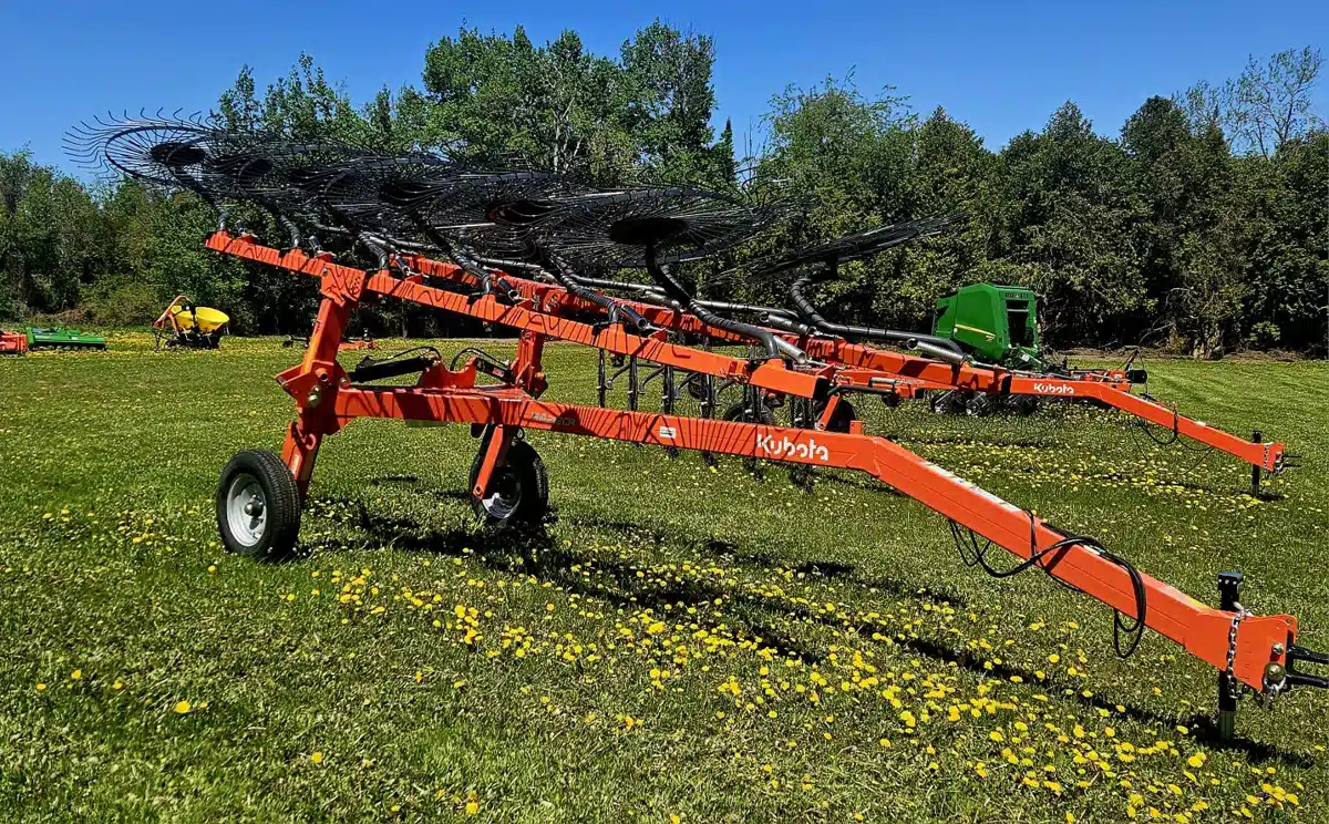 Photo de la Galerie 1 pour 2026 Kubota WR212CR râteau