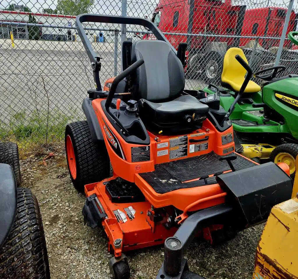 Photo de la Galerie 1 pour 2020 Kubota ZD1211 Tondeuse à rayon de braquage zéro