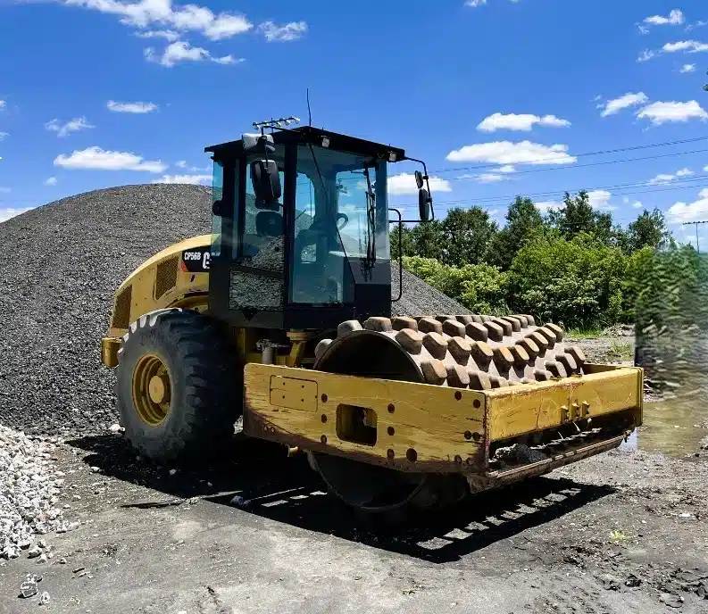 Gallery image 1 for 2015 Caterpillar CP56 Land Roller