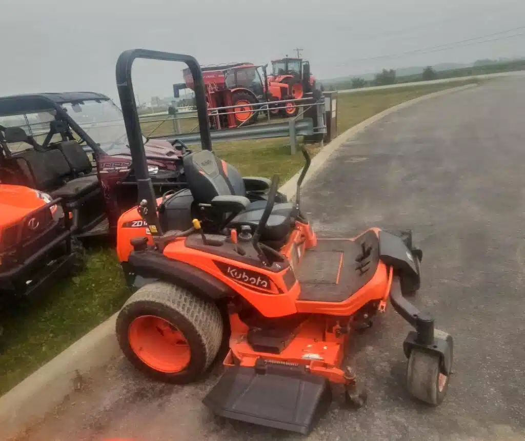 Photo de la Galerie 1 pour 2020 Kubota ZD1211 Tondeuse à rayon de braquage zéro