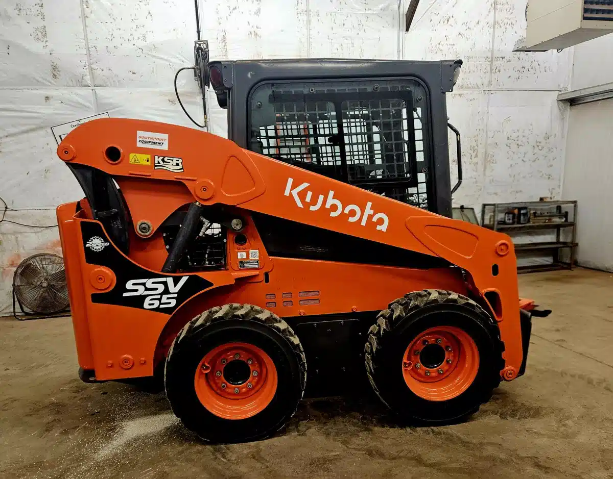Gallery image 1 for 2023 Kubota SSV65 Skid Steer