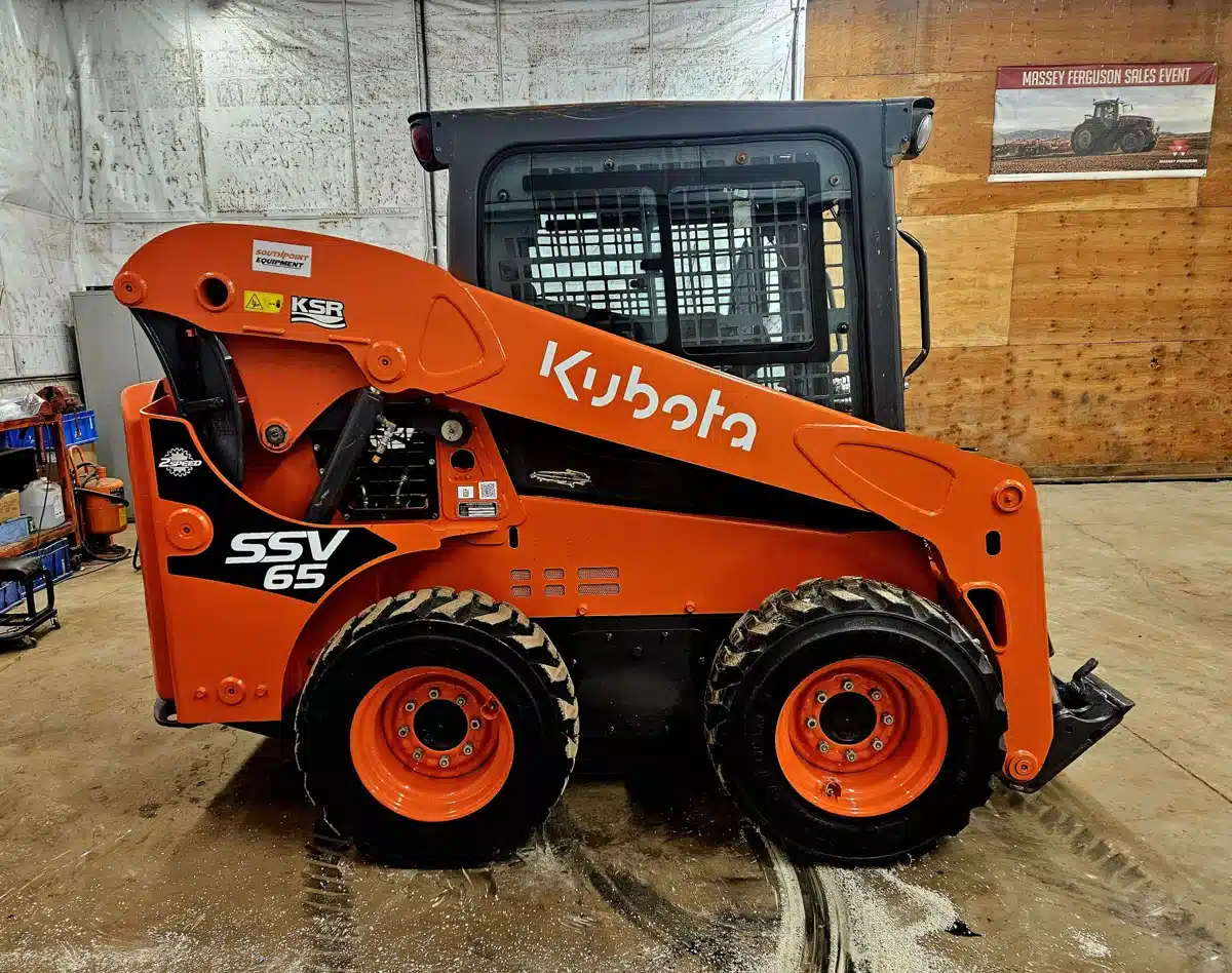 Photo de la Galerie 1 pour 2023 Kubota SSV65 chargeuse à direction à glissement