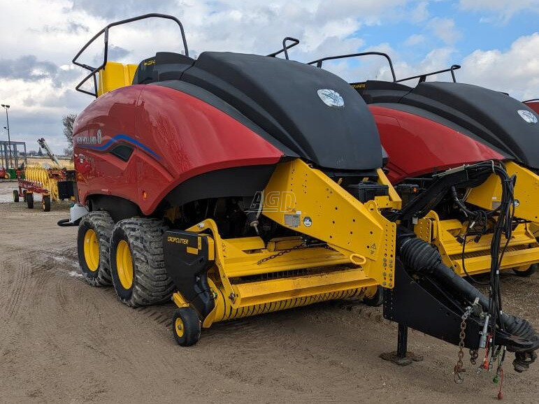 Gallery image 1 for Used 2022 New Holland BIG BALER 330R PLUS Square Baler - Large