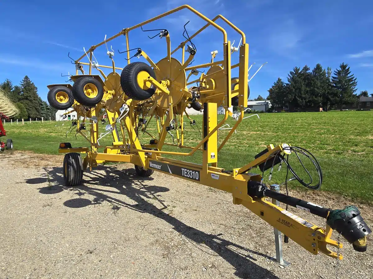 Gallery image 1 for New 2024 Vermeer TE3310 Tedder Rake