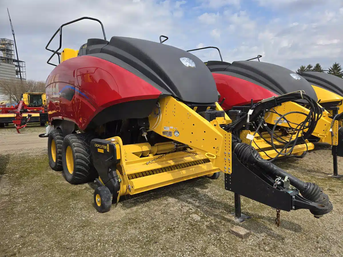 Gallery image 1 for Used 2023 New Holland BIG BALER 330R PLUS Square Baler - Large