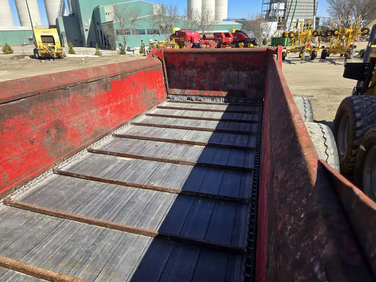 Gallery image 2 for Used 2016 New Holland 195 Manure Spreader