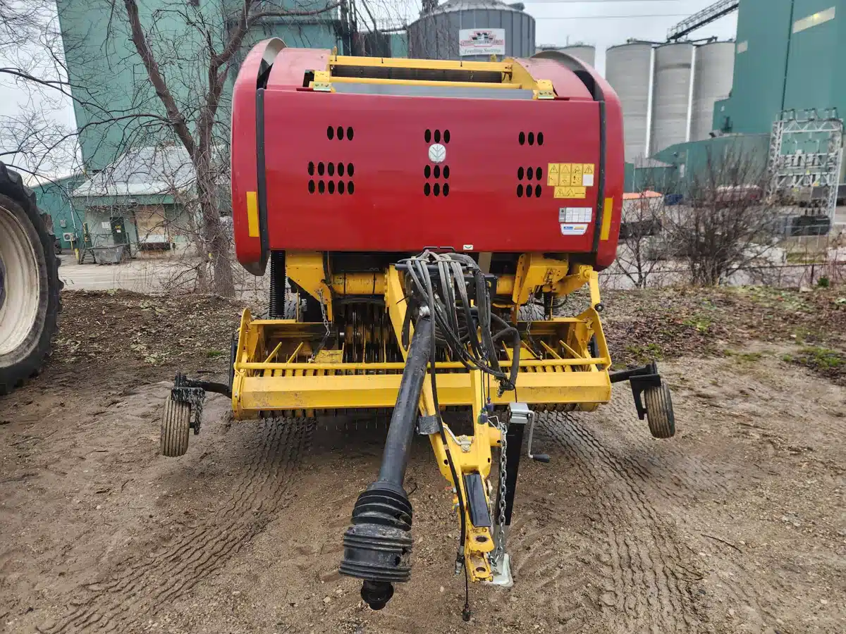 Gallery image 2 for Used 2022 New Holland ROLL-BELT 450 Round Baler