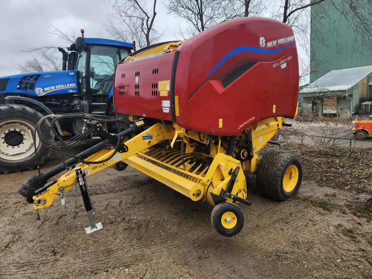 Gallery image 1 for Used 2022 New Holland ROLL-BELT 450 Round Baler