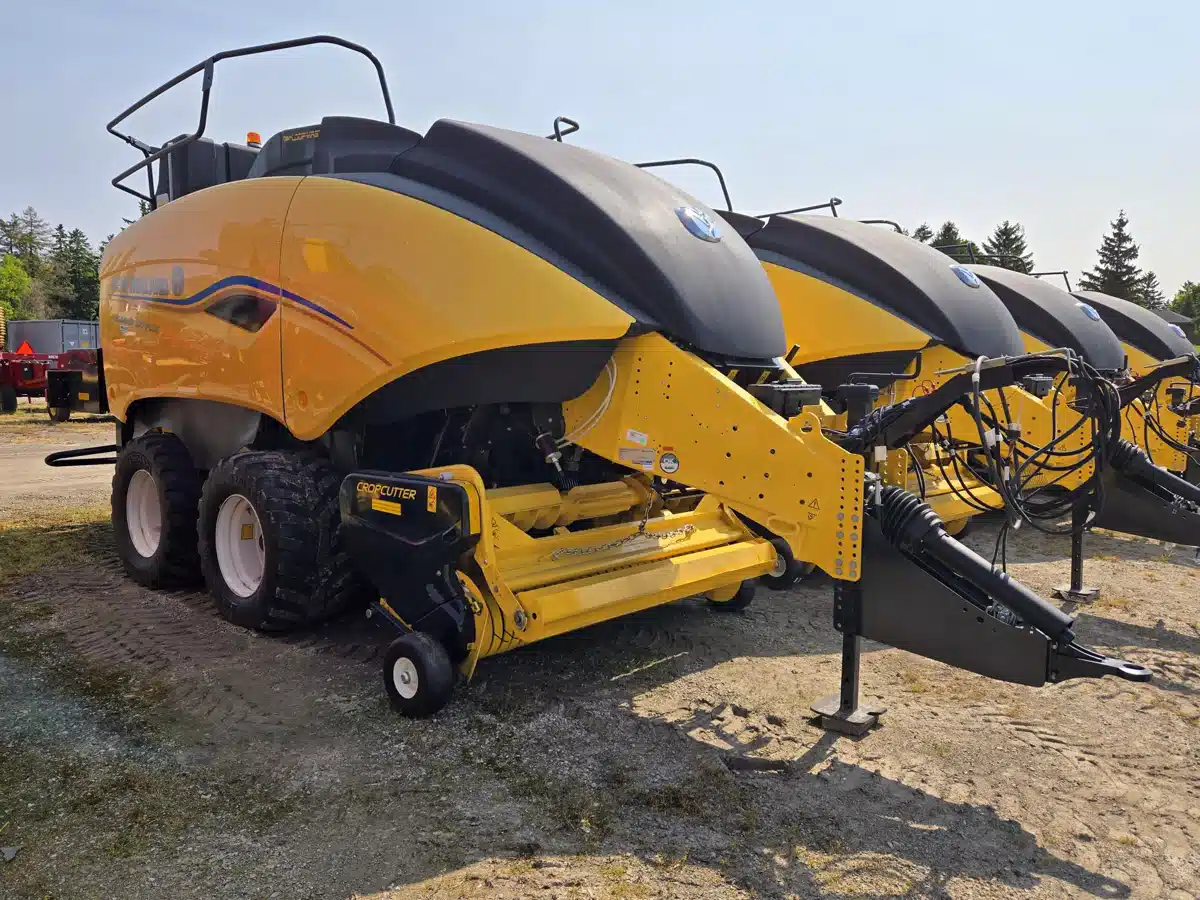 Gallery image 1 for New 2025 New Holland BIG BALER 330R PLUS Square Baler - Large