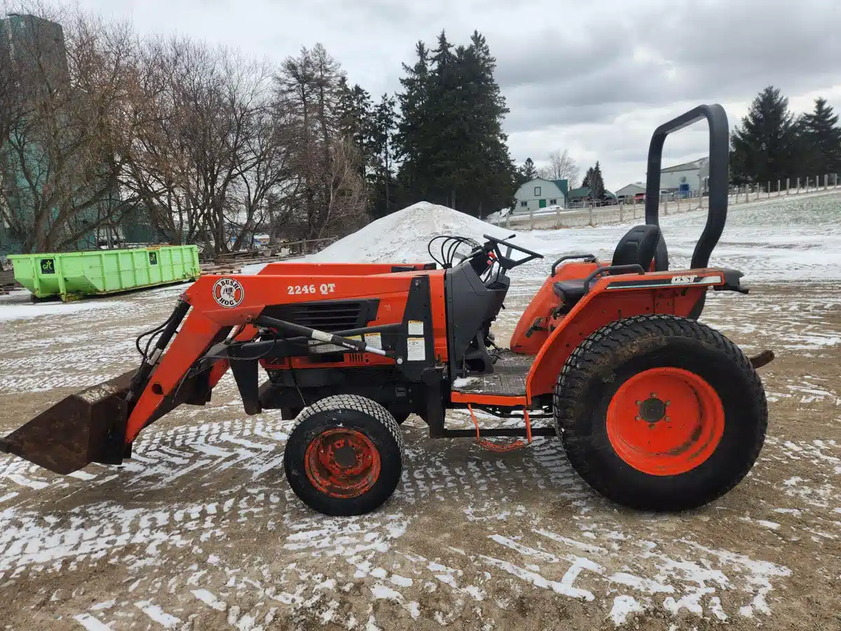 Gallery image 2 for 2000 Kubota L3010 Tractor