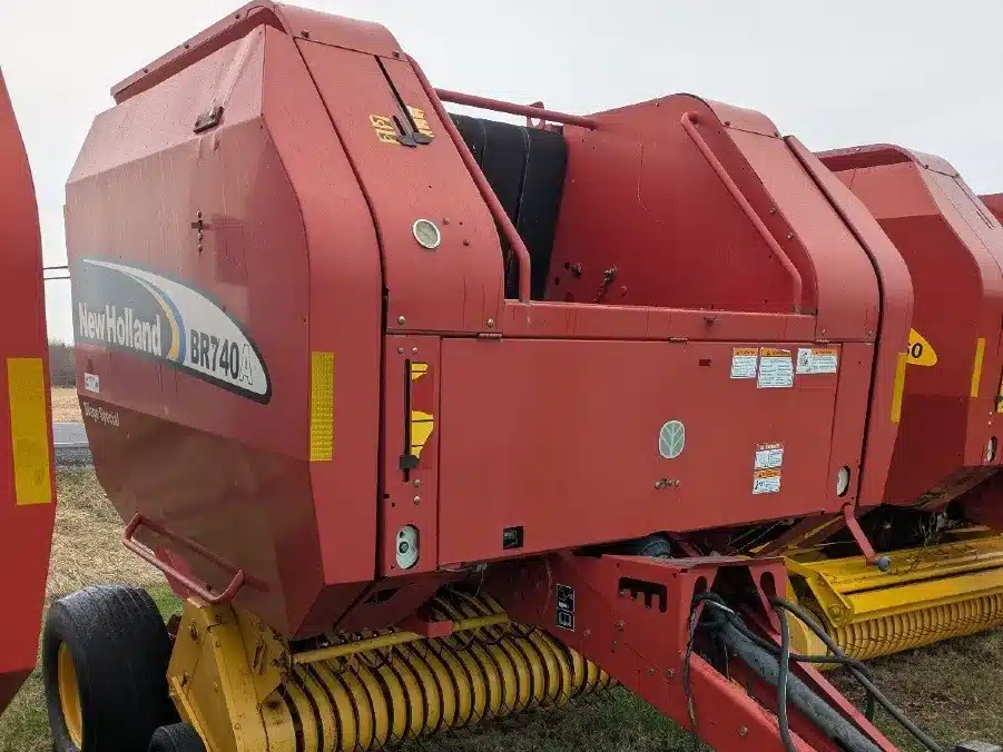 Gallery image 1 for 2006 New Holland BR740A Round Baler