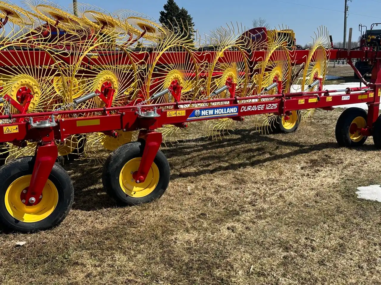 Gallery image 1 for New 2021 New Holland DURAVEE 1225 Rake