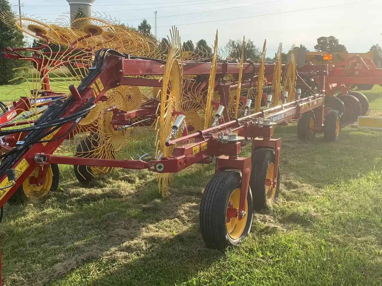 Gallery image 2 for New 2021 New Holland DURAVEE 1225 Rake