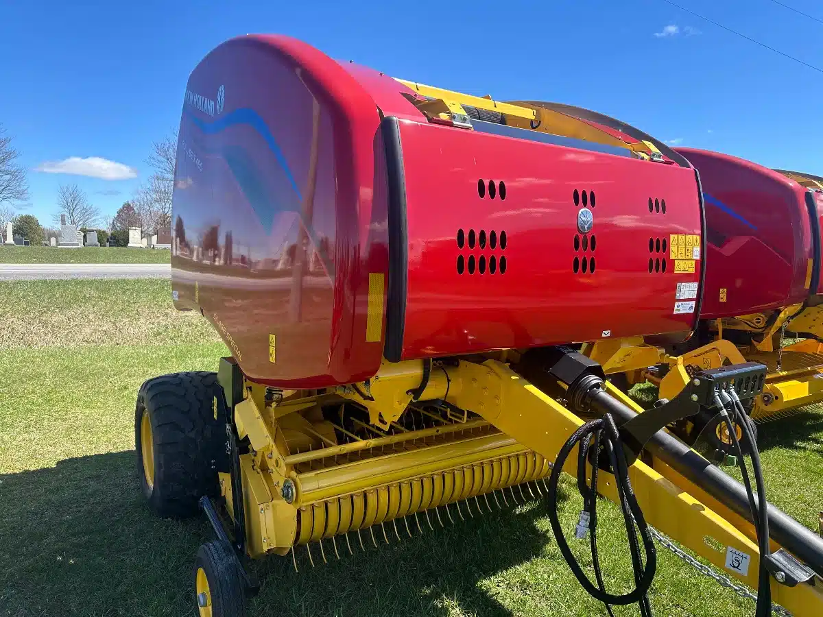 Gallery image 1 for New 2023 New Holland ROLL-BELT 450 Round Baler
