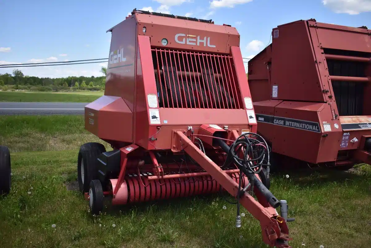 Photo de la Galerie 1 pour 2003 Gehl 2580 silage special Presse à Balle Ronde