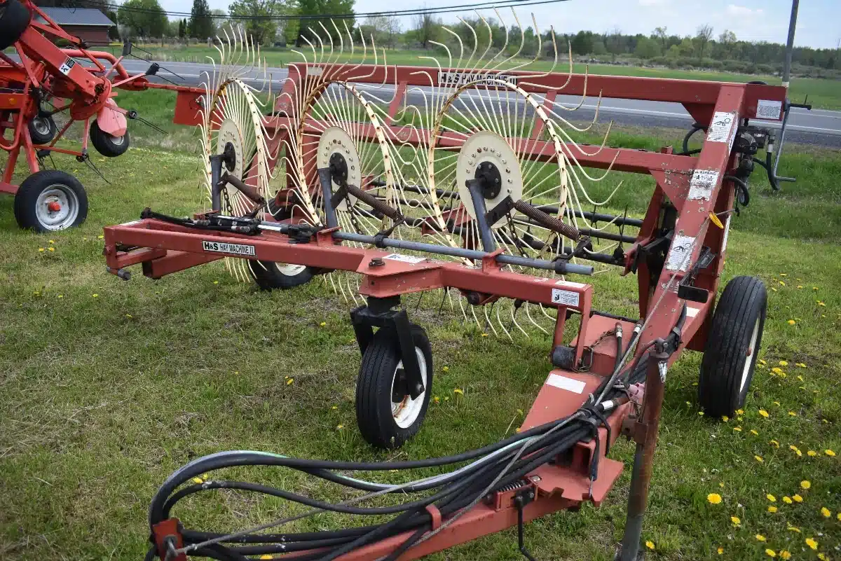 Photo de la Galerie 1 pour 1996 H&S HAY MACHINE II râteau