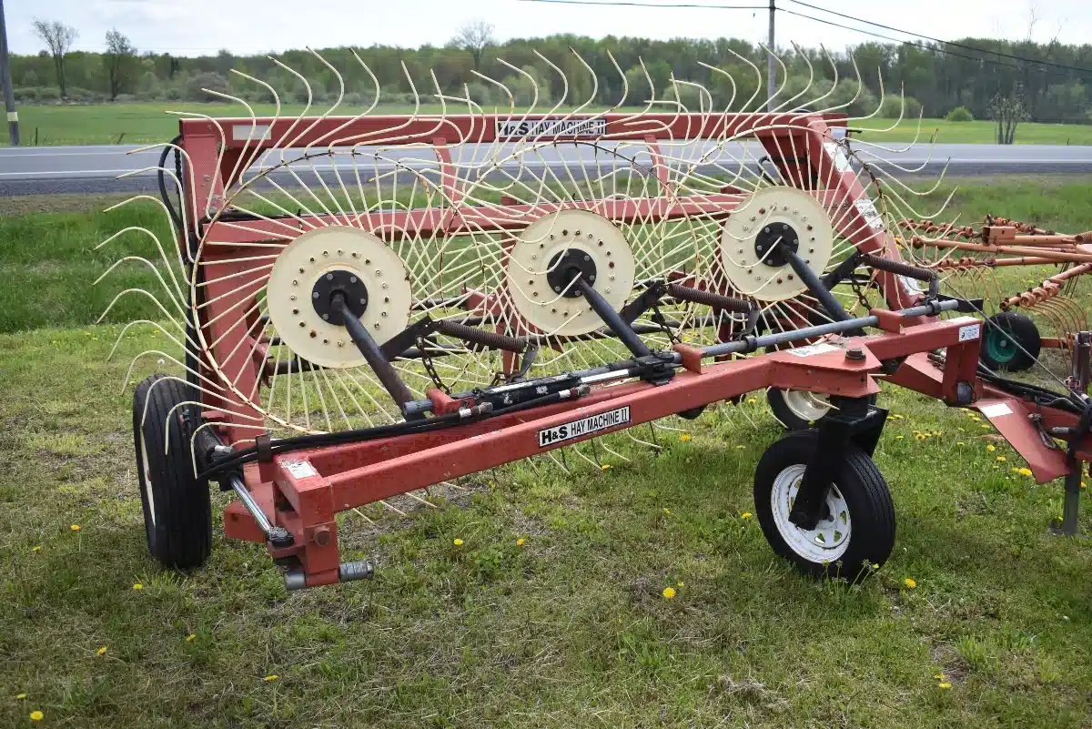 Photo de la Galerie 2 pour 1996 H&S HAY MACHINE II râteau