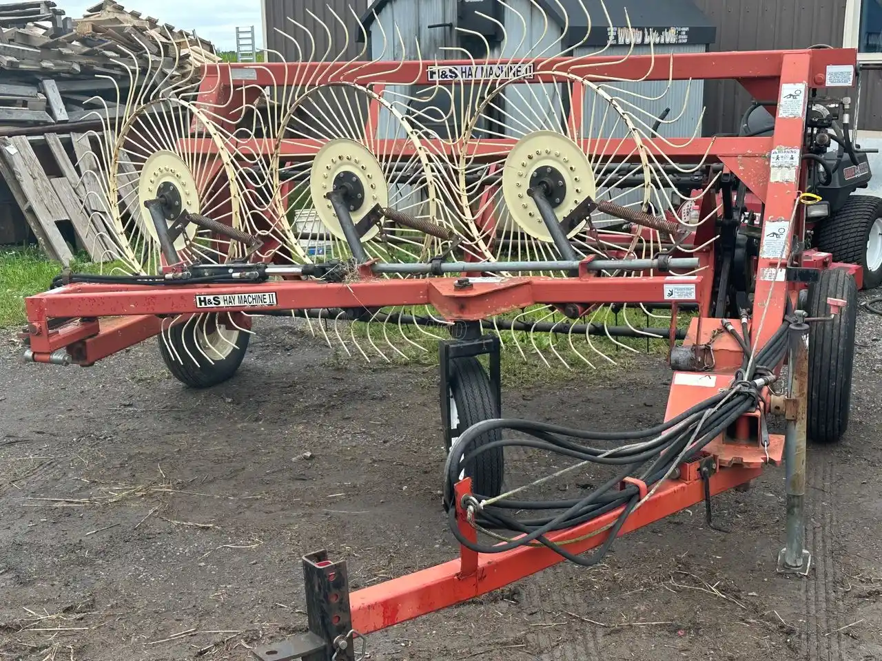 Gallery image 1 for Used 1996 H&S HAY MACHINE II Rake
