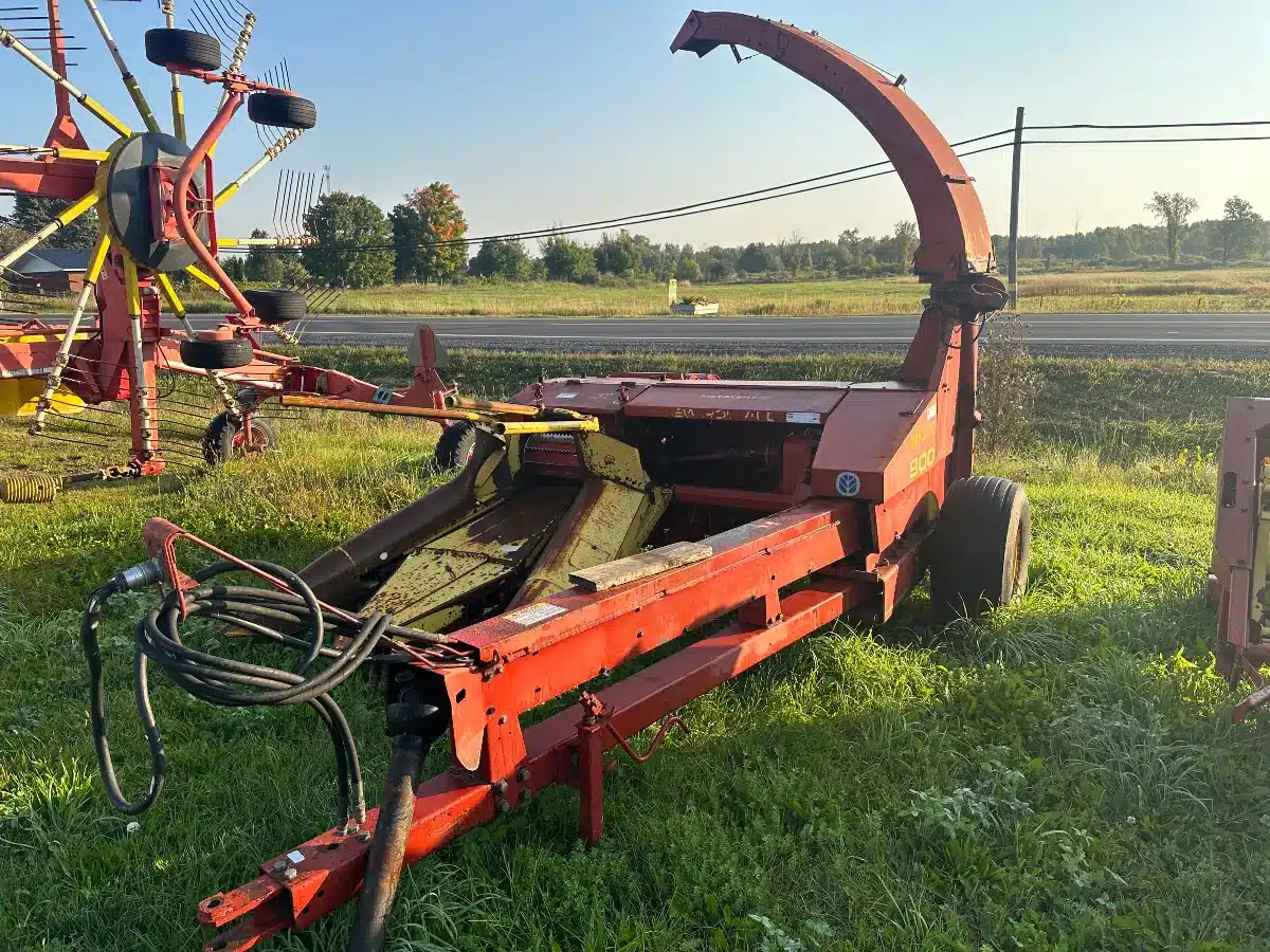 Gallery image 1 for 1997 New Holland 900 Forage Harvester