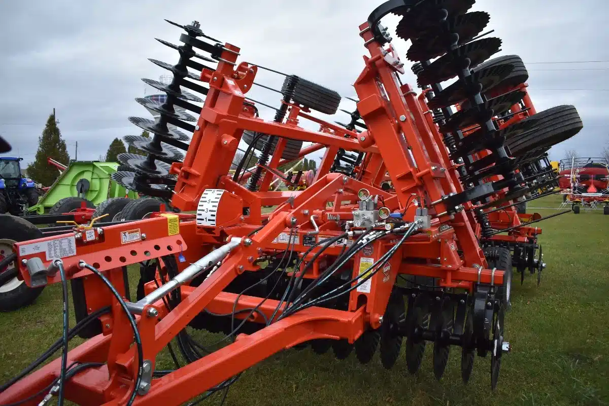 Photo de la Galerie 1 pour Kuhn EXCELERATOR XT 8010 Labour vertical